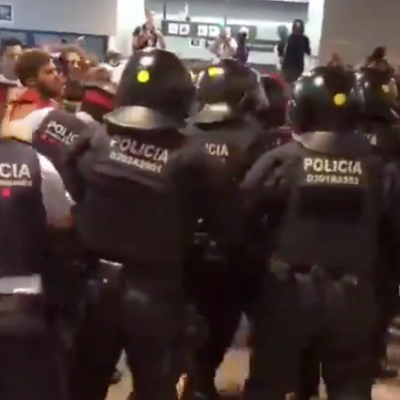 Càrregues dels Mossos a l'aeroport de Barcelona