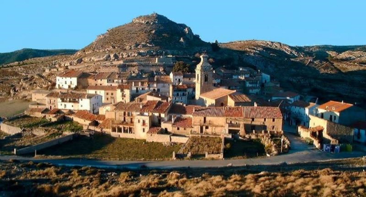 Castell de Cabres, el poble més petit del País Valencià
